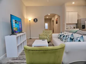 Moo Town, free Wi-Fi, King bed - Image 2