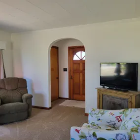 Marion's Creekside Hideaway - Image 4
