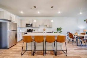 Boho 2bd 2ba w/ Hot Tubs & Pickle Ball Cts - Image 2