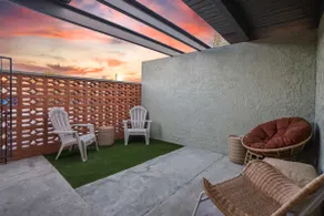 Cozy & Stylish 1 Bed Townhouse - Image 2