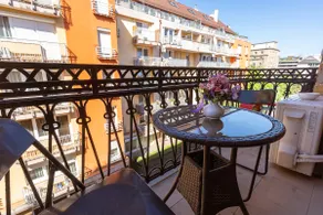 Garys bright and spacious two bedroom flat near Danube - Image 5