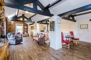 Host Stay Belvedere House - Image 5