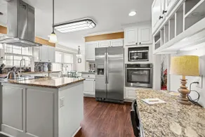 3/BR Perfection near the square. - Image 4