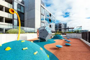 Metropol 2b2b + 2 parking spaces across Canberra Center - Image 4