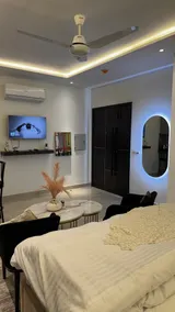 Luxury Aurum Studio Gulberg Pool/Gym/Cafeteria - Image 3