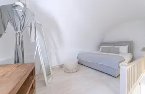 Cozy Apartment Split Level, Santorita Suites - Image 3