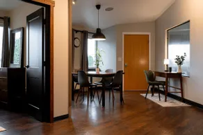 2 Bedroom Modern Meets Snohomish - Image 4