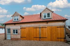 Idyllic Rural Escape with Countryside Views - Image 4