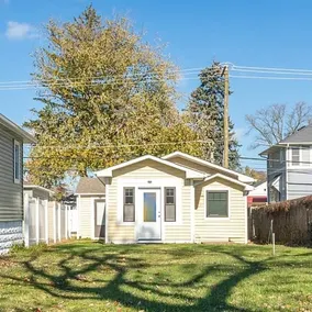 Big Tiny House by Metra to Chicago pet friendly! - Image 3