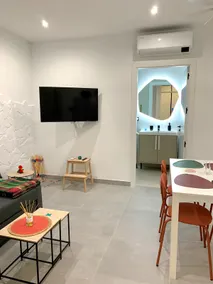 Apartamentos de Francisca, Olive Green Apartment - Image 3