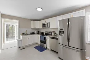 Bright & Airy Sanford Retreat-Hosts up to 6 Guests - Image 4