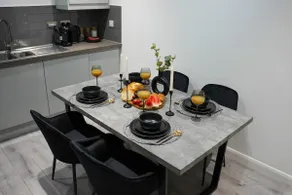 Emerald Luxe Leicester | City Apt | Sofa Bed |WiFi - Image 3