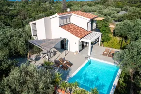 Komfortable Villa mit Swimmingpool in einem eigenen Olivenhain - Image 4