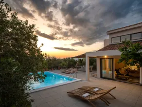 Komfortable Villa mit Swimmingpool in einem eigenen Olivenhain - Image 2