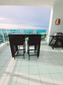 Skyview 2 Bathroom Sub-Penthouse Harbour Apartment - Image 4