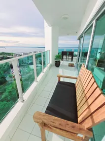 Skyview 2 Bathroom Sub-Penthouse Harbour Apartment - Image 2