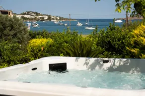 Private Sea-View Retreat w/ Pool & Heated Jacuzzi - Image 2