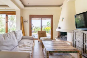 Private Sea-View Retreat w/ Pool & Heated Jacuzzi - Image 4