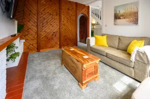 Frodos Folly, Spacious Family Home, Walk to Beach - Image 3