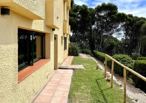 Lola's Beach House - Image 2