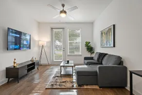 Spacious 1 BR Apt|King Bed| Pool|Gym|Clse 2 Beach. - Image 2