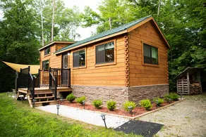 Peaceful Retreat Hot tub, Outdoor shower, Riverwlk - Image 3