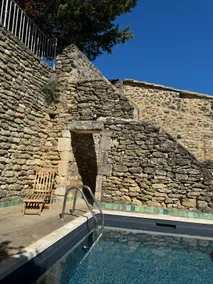 Village house with swimming pool in the centre of Ménerbes - Image 3