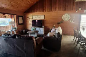 The Lodge-Uncertain Lodge and Inn; Breathtaking Cabin That Sleeps 10 - Image 2