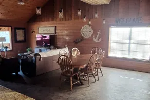 The Lodge-Uncertain Lodge and Inn; Breathtaking Cabin That Sleeps 10 - Image 4