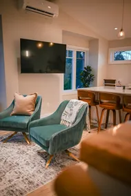 Courtenay Luxury Suite - Image 2