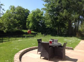 Beautiful Riverside Holiday Home - Image 2