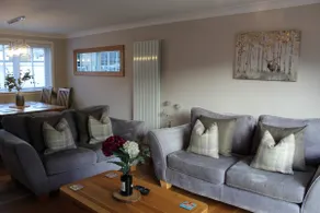 Beautiful Riverside Holiday Home - Image 5