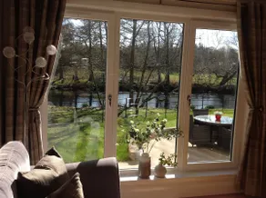 Beautiful Riverside Holiday Home - Image 3