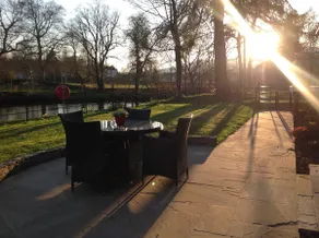 Beautiful Riverside Holiday Home - Image 4