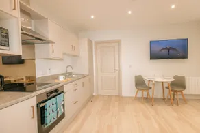 One Bed - Midtown Apartments - Self-Catering - Image 2