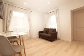 One Bed - Midtown Apartments - Self-Catering - Image 3