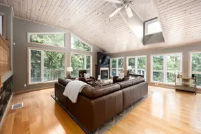 Muskoka Waterfront Cottage - Image 4