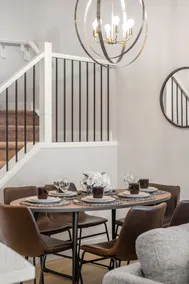 Elegant 3bed Townhouse by the Airport - Image 2