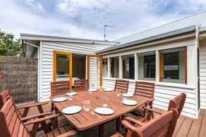 Spacious Home, Close to Beach, Secure Yard - Image 5