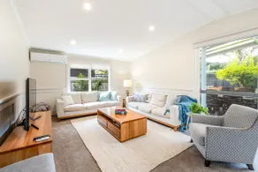 Spacious Home, Close to Beach, Secure Yard - Image 2
