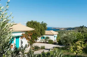 Tranquil 1 Bedroom House - Patio, Pool & Sea View - Image 2