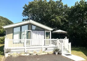 2 Bed Lodge, Sleeps 4, Dog-Friendly - Image 2