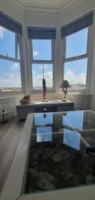 2 Harbour Views Beachfront Apartments - Image 4