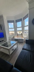 2 Harbour Views Beachfront Apartments - Image 2