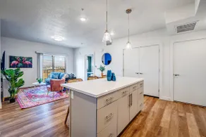 Tropical Vibe 2bd 2ba w/ Hot Tub, Gym, & Clubhouse - Image 5