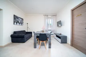 CasaleTreSorelle: Black Deluxe Apartment - Image 3