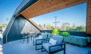 Contemporary bi-level unit w/private roof deck - Image 4