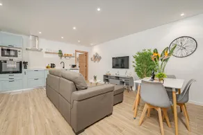 Oxford apartment Alpine escape villa - Image 2