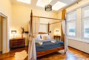 Magical Danube view in a spacious two bedroom suite next to Parliament - Image 5