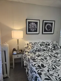 Contemporary Downtown 1-Bedroom Apartment - Image 2
